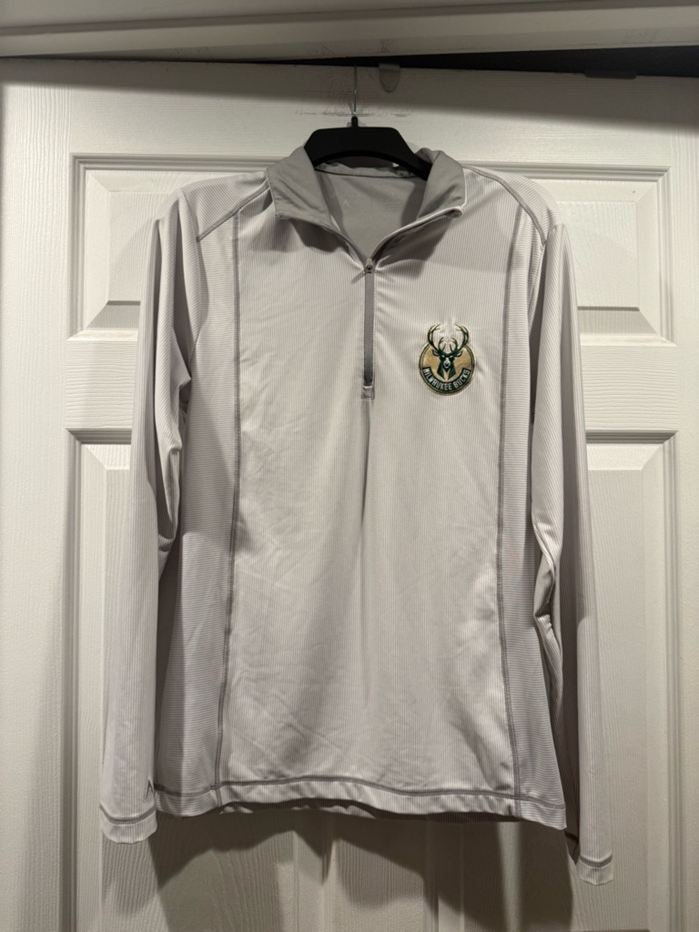 Milwaukee bucks men’s quarter zip size small